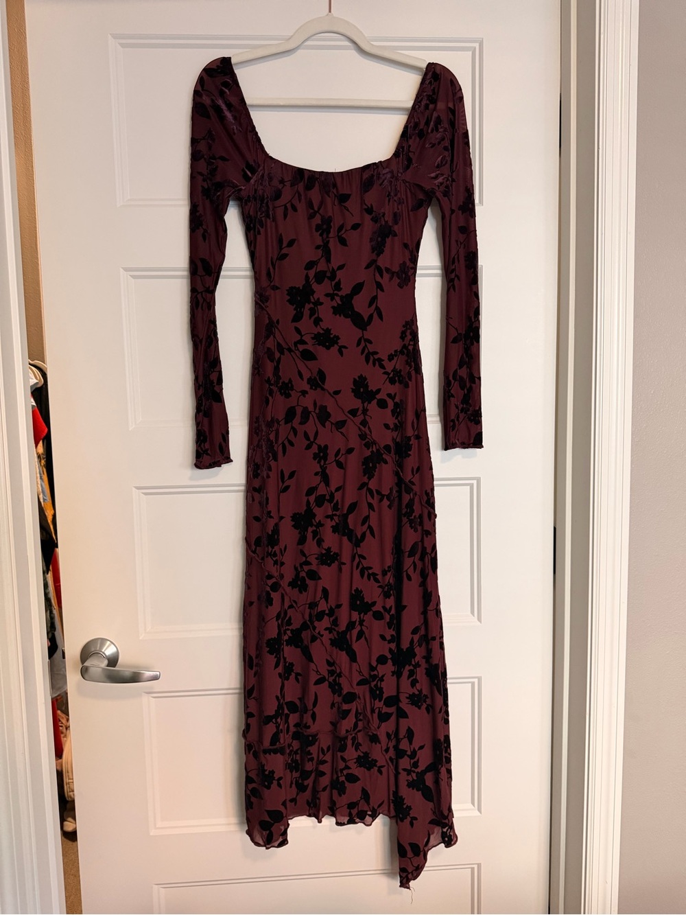 Elegant Burgundy Floral Maxi Dress with Scoop Neck